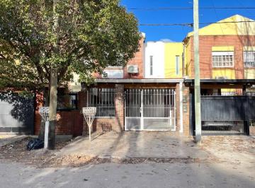 Casa · 90m² · 4 Ambientes · 1 Cochera · Venta de Duplex en 43 E/ 135 y 136 San Carlos - La Plata