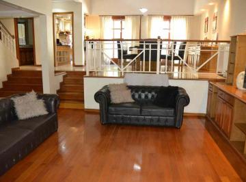 Casa · 336m² · 5 Ambientes · 3 Cocheras · Venta Casa 773 Mtrs. de Lote. Pileta. Z. Residencial