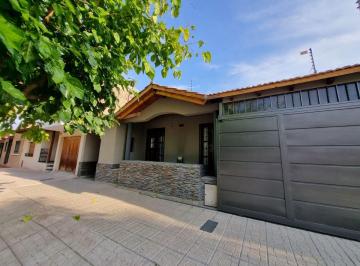 Casa de 4 ambientes, Gobernador Benegas · Euskadi Vende Hermosa Casa en Barrio Trapiche Godoy Cruz