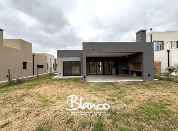 Casa · 148m² · 4 Ambientes · 1 Cochera · Casa en Venta en Santo Tomas, Derqui, Pilar