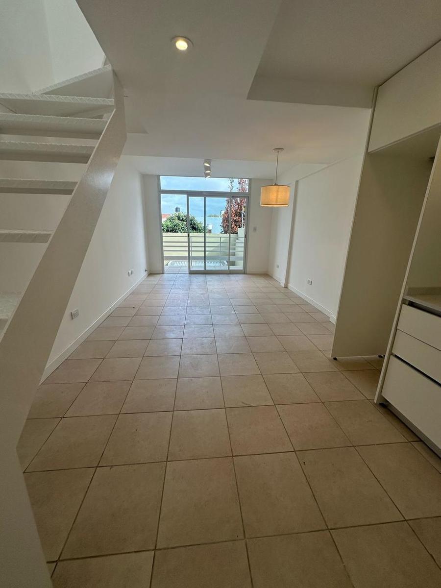 Depto 2 amb en duplex con balcón, 53m² a estrenar - Villa Primera
