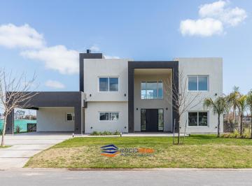 Casa · 360m² · 7 Ambientes · 2 Cocheras · Casa en Venta en Country Terravista, General Rodriguez