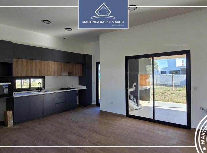 Casa · 198m² · 4 Ambientes · 2 Cocheras