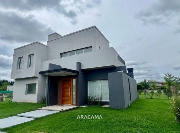 Casa · 155m² · 4 Ambientes · 3 Cocheras · Casa en Venta en Barrio Privado Santa Ines - Canning