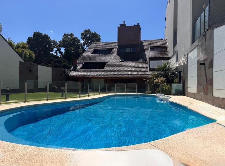 Casa · 480m² · 7 Ambientes · 3 Cocheras