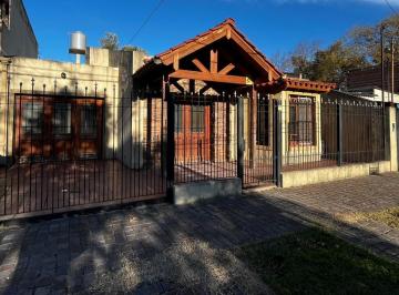 Casa · 125m² · 3 Ambientes · 2 Cocheras · Casa en Alquiler 3 Ambientes con Cochera en Ituzaingó Sur