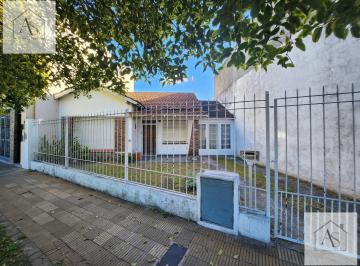 Casa · 60m² · 2 Ambientes · 1 Cochera · Alquiler Casa 2 Ambientes Patrio y Garaje Hurlingham