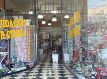 Local comercial · 68m² · 1 Ambiente · Local en Alquiler - Monoambiente 1 Baño - 68 m - Flores