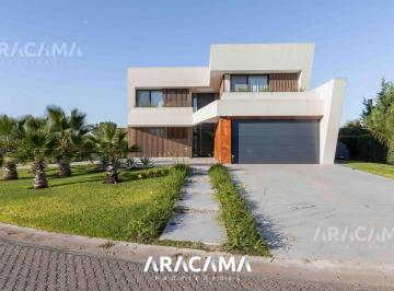 Casa · 561m² · 6 Ambientes · 5 Cocheras · Casa en Venta en La Providencia - Canning