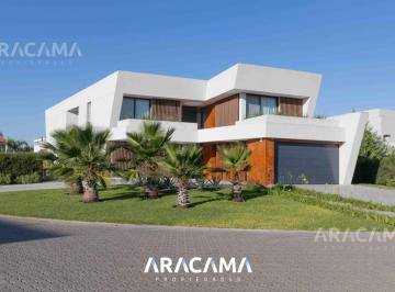 Casa · 561m² · 6 Ambientes · 5 Cocheras · Casa en Venta en La Providencia - Canning