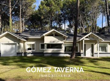 Casa · 198m² · 4 Ambientes · 1 Cochera · Casa en Venta Pinamar Norte