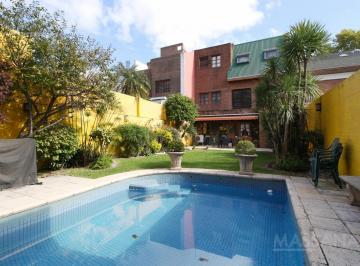 Casa · 496m² · 6 Ambientes · 3 Cocheras · Venta Casa 6 Ambientes con Piscina Jardín Sauna y 3 Cocheras en Villa Devoto