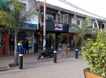 Local comercial , La Matanza · Local en Peatonal Arieta de 102 m² en Alquiler en San Justo