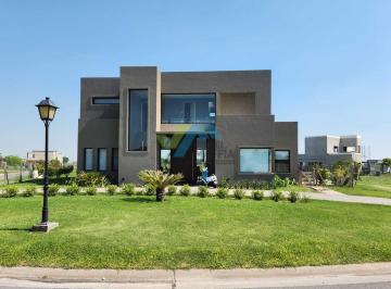 Casa · 250m² · 5 Ambientes · 4 Cocheras · Casa en Venta en San Sebastian - Area 1, San Sebastian, Escobar