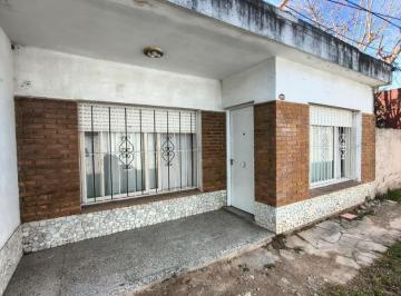 Casa · 90m² · 3 Ambientes · 1 Cochera · Casa en PH en Alquiler Castelar Sur - Granada Al 3400
