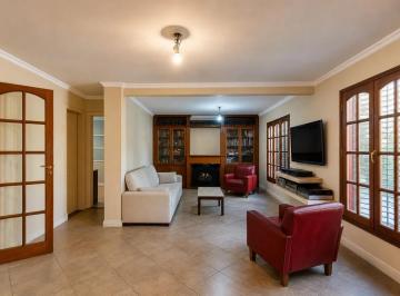 Casa de 8 ambientes, Córdoba · Casa - 4 Dorm. - B° Parque Latino