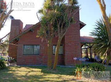 Casa · 124m² · 5 Ambientes · 1 Cochera · Casa en Venta a 200 m del Mar Sobre Asfaltada, La Caleta