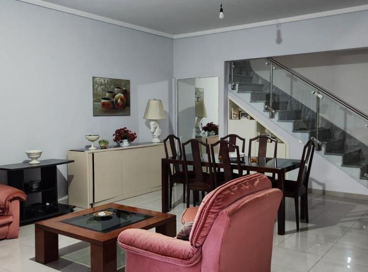Casa · 214m² · 6 Ambientes · 2 Cocheras