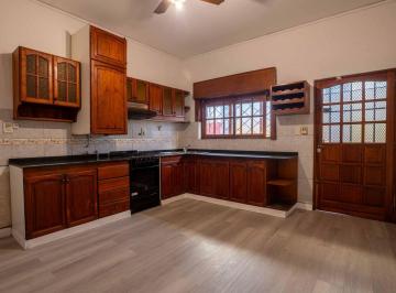 Casa · 80m² · 3 Ambientes · 2 Cocheras · Venta Casa 3 Amb Doble Lote Villa Luzuriaga