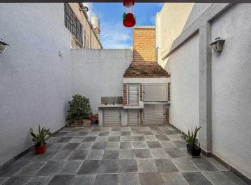 PH · 147m² · 4 Ambientes · 1 Cochera · PH en La Plata