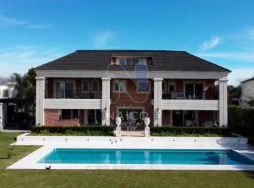 Casa · 607m² · 11 Ambientes · 8 Cocheras · Espectacular Casa Al Golf en Ubicación Privilegiada