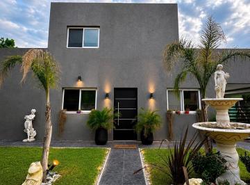 Casa · 102m² · 3 Dormitorios · Casa en Venta en Aranzazu