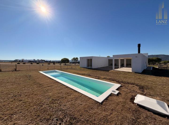 Casa · 1024m² · 5 Ambientes · 2 Cocheras
