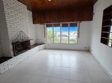 Casa · 200m² · 5 Ambientes · 1 Cochera · Alquiler de Casa 5 Amb en El Barrio de Saavedra.