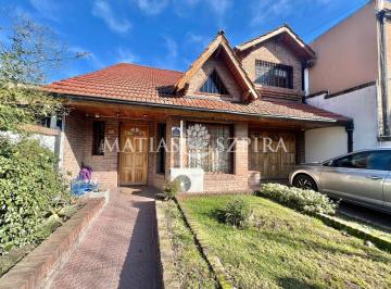 Casa · 335m² · 4 Ambientes · 2 Cocheras · Casa en Ituzaingó Norte