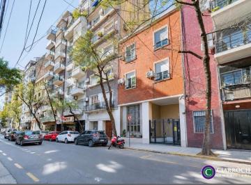Departamento · 46m² · 2 Ambientes · Uriburu y Santa Fe – Amplio Departamento de 2 Ambientes Al Frente con Techos Altos - Zona Facultades