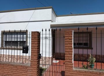 Casa · 136m² · 7 Ambientes · 1 Cochera · Venta de Departamento en San Miguel