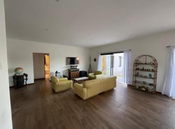 Casa · 145m² · 4 Ambientes · 1 Cochera · Alquiler | Casa 4 Ambientes en Arenas del Sur