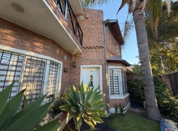 Casa · 170m² · 6 Ambientes · 2 Cocheras · Casa en Alquiler 4 Dorm., Quincho con Parrilla y Cochera en Fisherton - Rosario