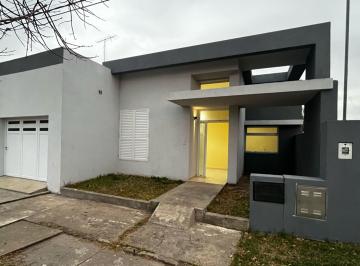 Casa · 168m² · 6 Ambientes · 1 Cochera · Casa Vta en San Jerónimo Norte Luminosa, Moderna