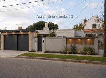 Casa · 228m² · 4 Ambientes · 1 Cochera · Casa a Restaurar en Terreno de 600 M². con Pileta y Quincho