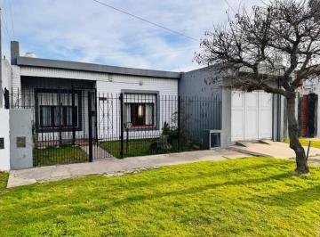 Casa · 146m² · 3 Ambientes · Casa 3 Ambientes con Garage, Parque y Gran Quincho - Barrio El Gaucho - Apta Credito