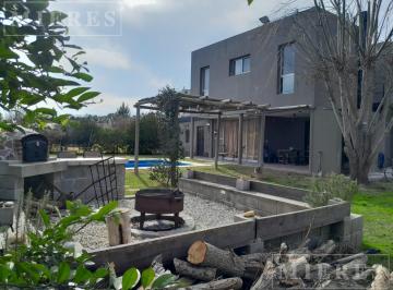 Casa · 190m² · 5 Ambientes · 2 Cocheras · Casa en Venta Sobre Lote Interno Área 3 Barrio San Matías, Escobar
