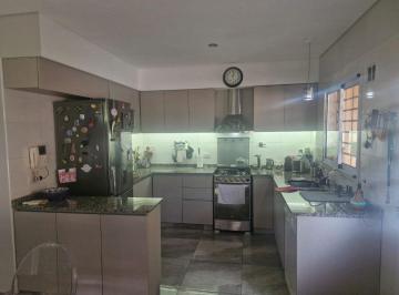 Casa de 4 ambientes, San Isidro · Gral. Lamadrid 1300 - Villa Adelina - Acepta Permuta