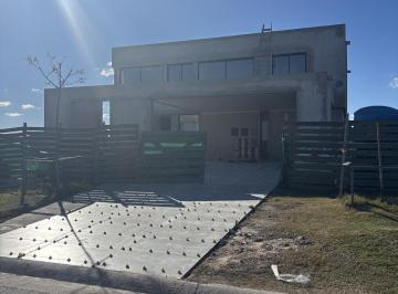 Casa · 282m² · 5 Dormitorios · Casa Al Lago en Venta en Amarras - Puertos