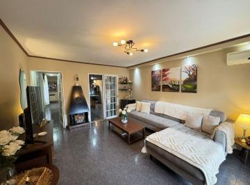 Casa de 4 ambientes, Córdoba · Gran Oportunidad - Venta Casa 3 Dorm - 2 Baños - Cochera Cubierta, con Piscina. B° Alto Verde
