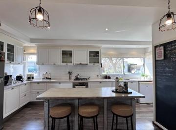 Casa · 242m² · 5 Ambientes · 3 Cocheras · Casa en Venta La Horqueta de Echeverría Canning