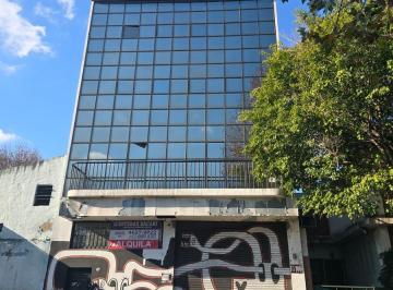 Depósito · 630m² · 1 Cochera · Depósito en Alquiler de 630 m² con Montacargas en La Mejor Zona Comercial Textil Mayorista a 4 Cuadr