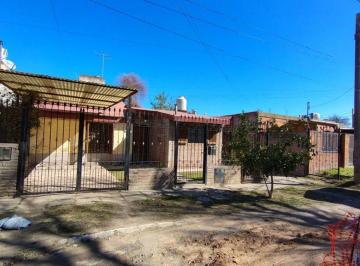 Casa · 72m² · 5 Ambientes · 2 Cocheras · En Venta Casa Parque Futura 3 Dorm Cochera Patio