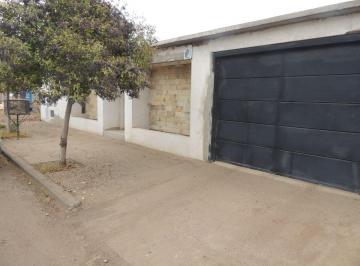Casa de 5 ambientes, General Fernández Oro · Casa 2 Dorm., Fernández Oro, Apta Credito Hipotecario