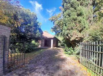Casa · 246m² · 6 Ambientes · 2 Cocheras · Casa en Barrio El Cazador