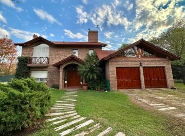 Casa · 279ha · 4 Ambientes · 3 Cocheras · Venta Casa 3 Dorm. Gran Parque y Piscina - Barrio Cotos de Alameda