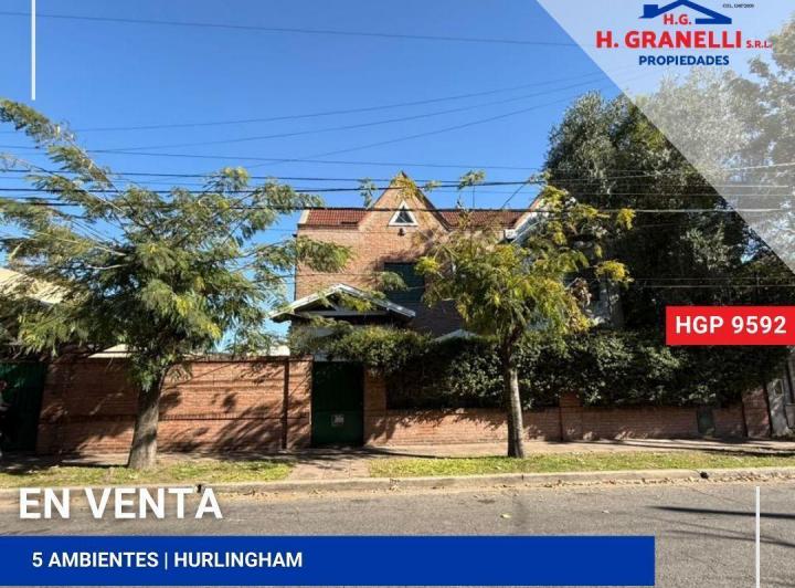 Casa · 200m² · 5 Ambientes · 2 Cocheras
