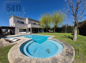 Casa · 211m² · 5 Ambientes · 2 Cocheras · Alquiler Tradicional o Temporal de Casa en San Alfonso, Pilar del Este, con Pileta y Parrilla