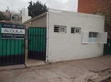 Casa · 50m² · 3 Ambientes · 1 Cochera · Casa 2 Dorm. - Cochera - Ingeniero Lopez Al 100 - B° Alberdi