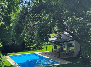 Casa · 345m² · 7 Ambientes · 2 Cocheras · Casa en Venta en Highland Park
